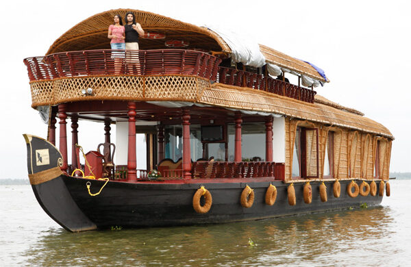 Luxurious Houseboat Kumarakom Castle