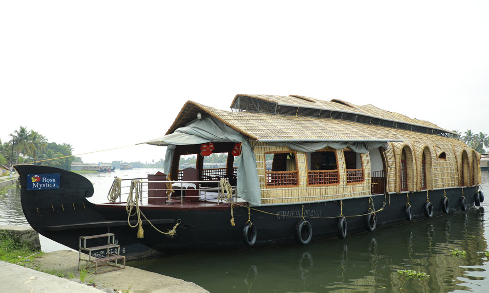 Houseboats Gold Coast - Luxury Houseboat Holidays You Won't Forget!