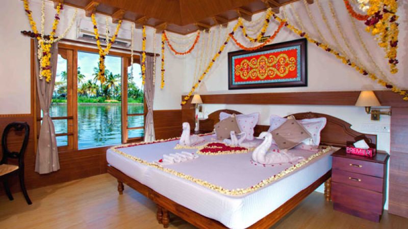 kerala-honeymoon-houseboat